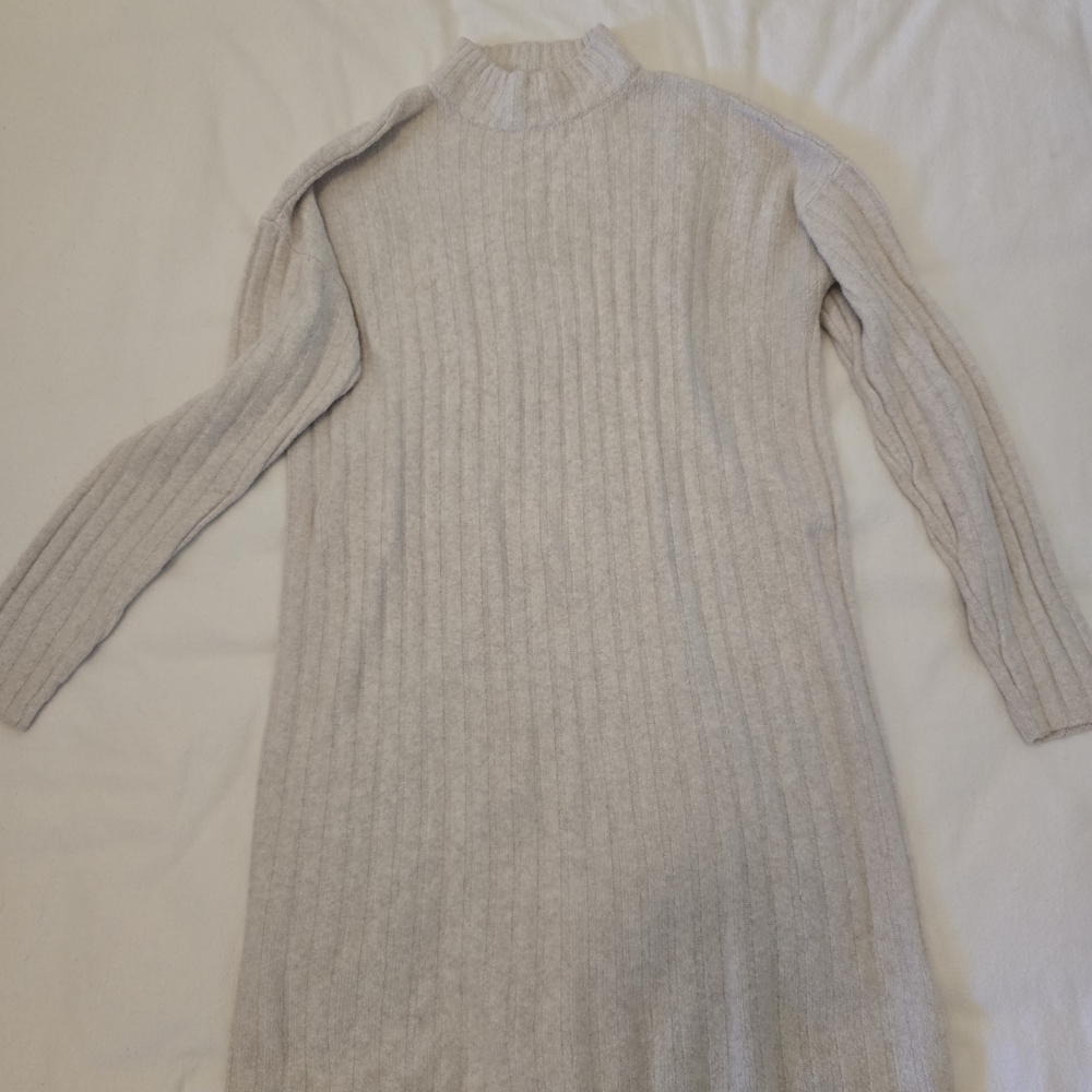 Hilary Radley Ribbed Knit Sweater in Cream